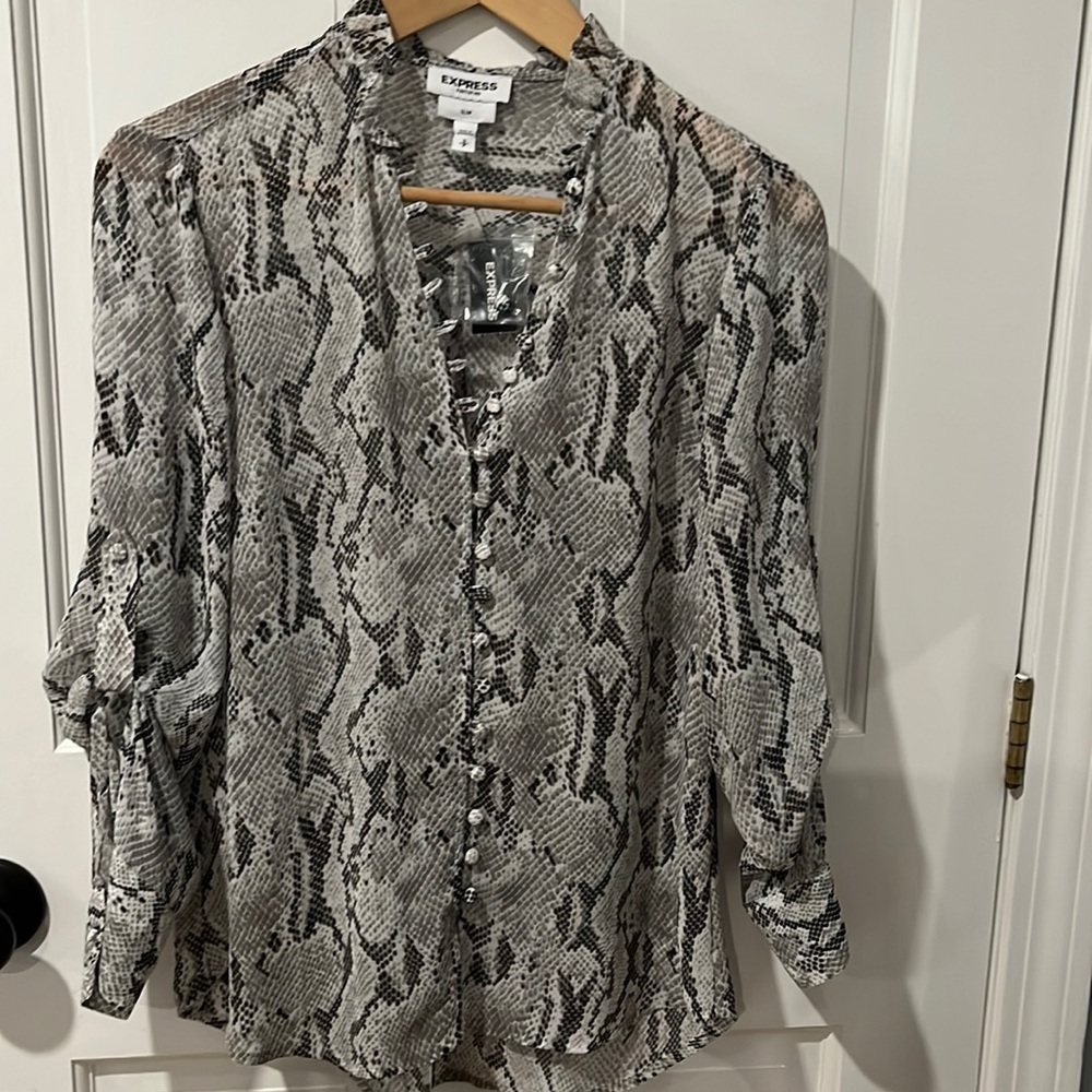 NWT size slim small snack skin patterned blouse from Express
